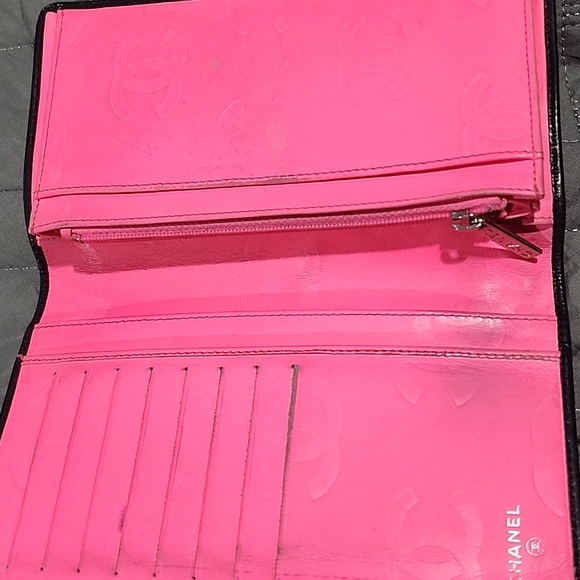 2 PIECES of CHANEL Cambon Signature Long Leather Wallet and Key Holder - Picture 3 of 10
